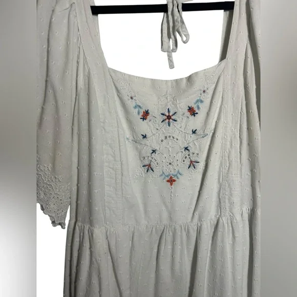 Old Navy Embroidered White Maxi Dress – Size 3X - Picture 3 of 8